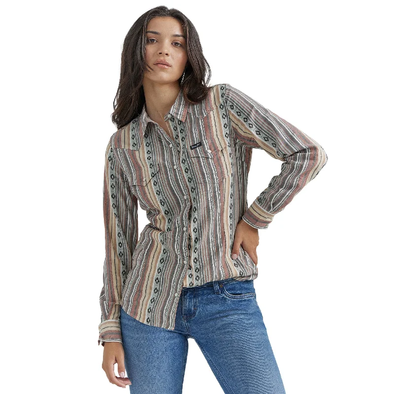 Wrangler Women's Retro Long Sleeve Southwestern Stripe Western Snap Shirt