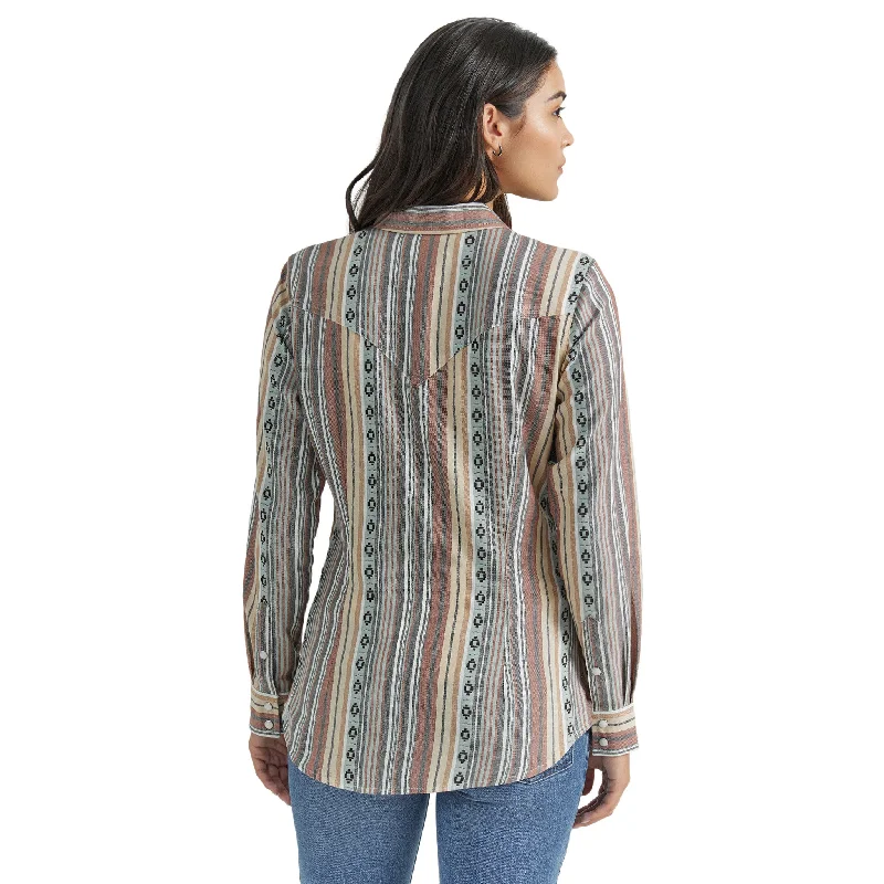 Wrangler Women's Retro Long Sleeve Southwestern Stripe Western Snap Shirt